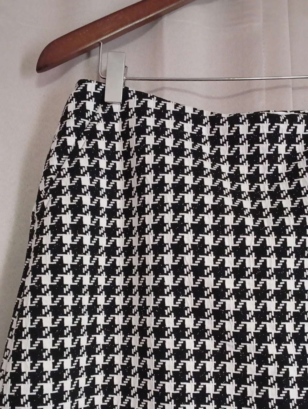 CAbi Passport Houndstooth Black White Mini Skirt Shorts Pockets Stretch Classic